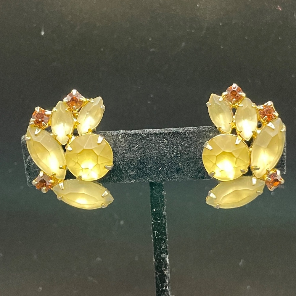 Warner Signed Vintage Iridescent Satin Glass Red Rhinestone Clip-onEarrings